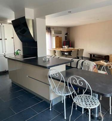 Rocbaron Villa | Inviting Maison de campagne dans le sud for Family Getaways