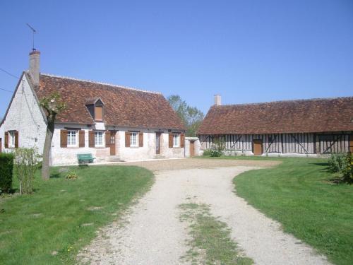 Neuvy House | Idyllic Retreat Near Chambord with Fireplace and Terrace