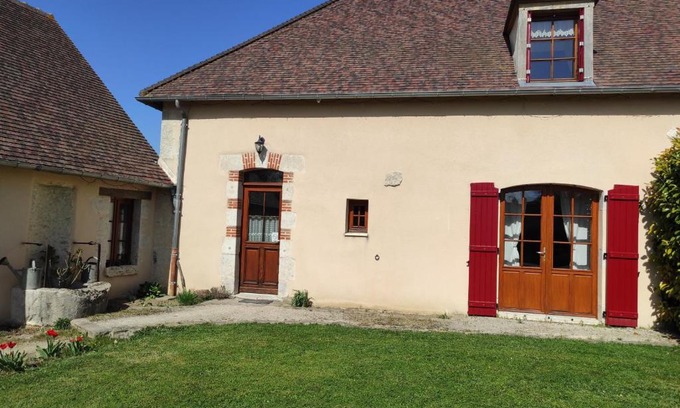 Lorcy House | Family-Friendly Gîte Lorcy for 5 in Scenic Location