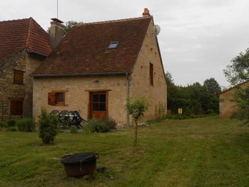 Lignac House | Charming Maison de Caractère with Garden Near Château Guillaume