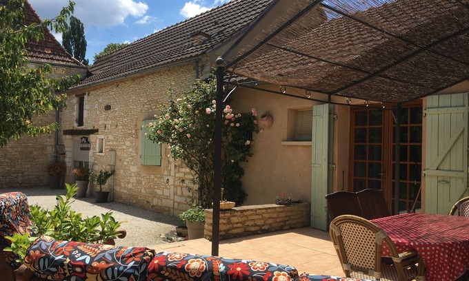 Condat-sur-Vezere House | Pristine Retreat with Pool Near Montignac Lascaux