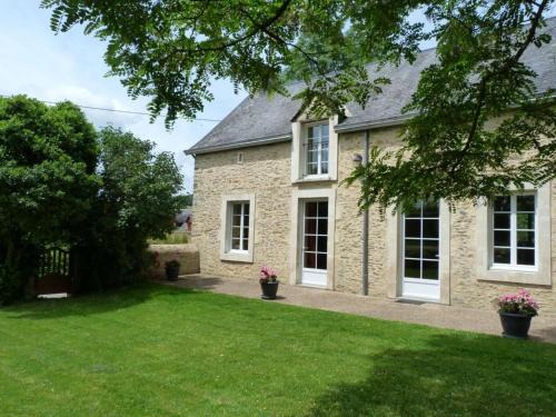 Saint-Remy-de-Sille House | Tranquil Maison de Pierre: Family and Pet-Friendly Retreat