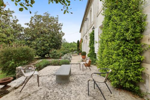Julienne House | Inviting Maison de Julienne with Expansive Garden