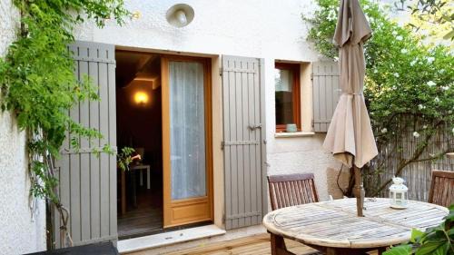 Merindol House | Enchanting Maison de Charme in Merindol with Garden Oasis