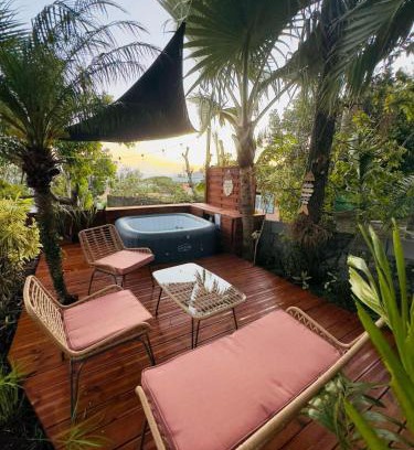 Manapany-les-Bains House | Charming Maison de Charme in Manapany - Family-Friendly Stay