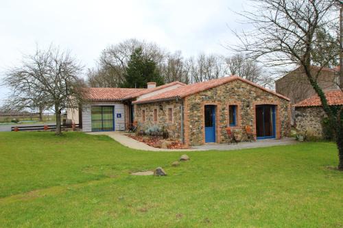 Mouzillon House | Charming 3-Bedroom Maison with Garden & WiFi in Mouzillon