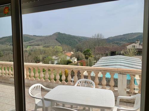 Saint-Gery House | Charming 2-Bedroom Retreat with Pool and Garden in Saint Gery