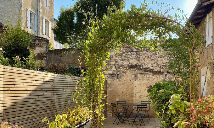 Lectoure House | Inviting Maison de Charme with Lake View & Spa in Lectoure