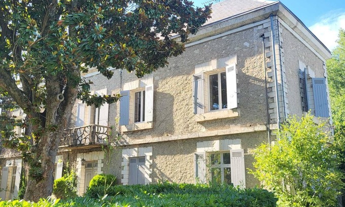 Montcaret House | Discover Maison de Charme: Pool, Air Conditioning & Family Friendly