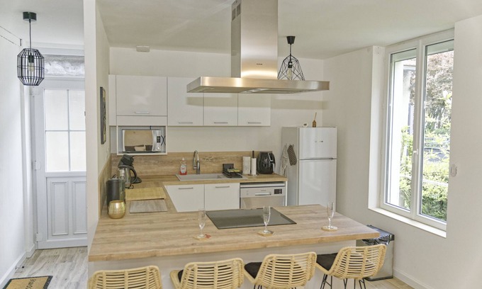 Sud Loire House | Elegant Maison de Charme with Garden & Inviting Amenities