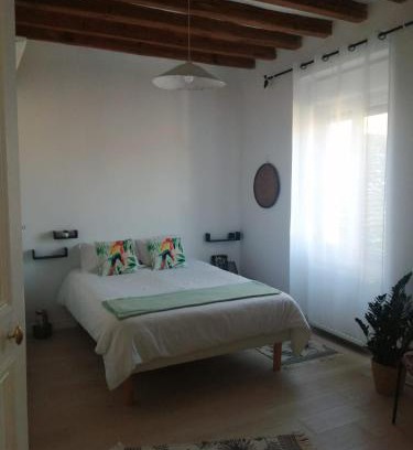 Saint-Mars-d'Outille Villa | Family-Friendly Stay at Maison de Famille - Rated 10/10