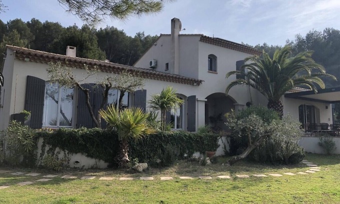 Jonquieres-Saint-Vincent Villa | Experience Maison de Famille with Pool & Spa in Triangle