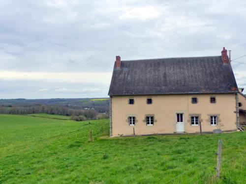 Mazirat House | Idyllic Maison de Ferme avec Vue sur Vallée et Terrasse