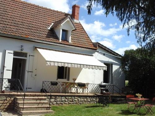 Taxat-Senat House | Modern Farmhouse Retreat with Garden in Taxat-Senat