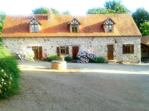 Haut-Bocage House | Restored Farmhouse Retreat with Garden Near Cher Valley
