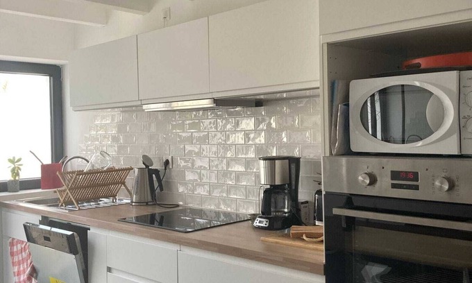 Noirmoutier-en-l'Ile House | Seaside Escape: Maison de Pêcheur with Ocean View & Kitchen