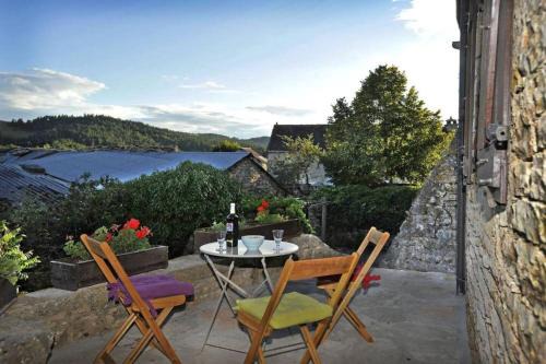Saint-Georges-de-Levejac House | Relaxing Retreat: Maison de 4 Chambres in Saint Georges