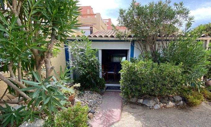 Leucate House | Maison de la Mer: Steps from Beautiful Sandy Beach