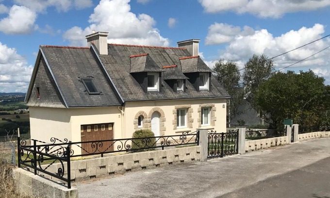 Gouezec House | Discover Maison entre terre et mer: Family-Friendly Retreat