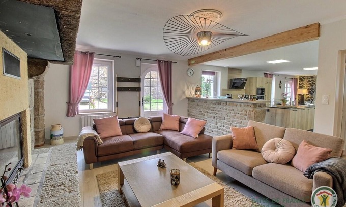 Plenee-Jugon House | Exceptional Stay at Maison de la Ville-j: Family-Friendly & Accessible