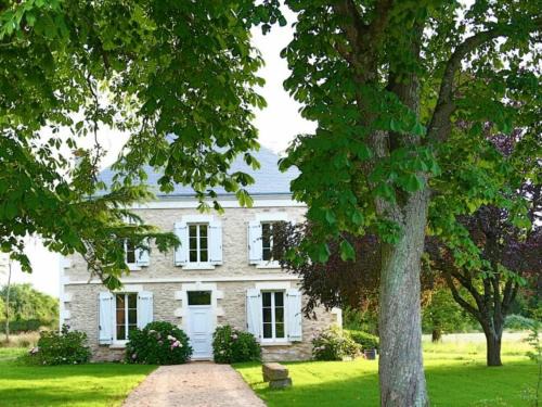 Migne House | Idyllic Maison de maître with Private Pond & Beautiful Garden