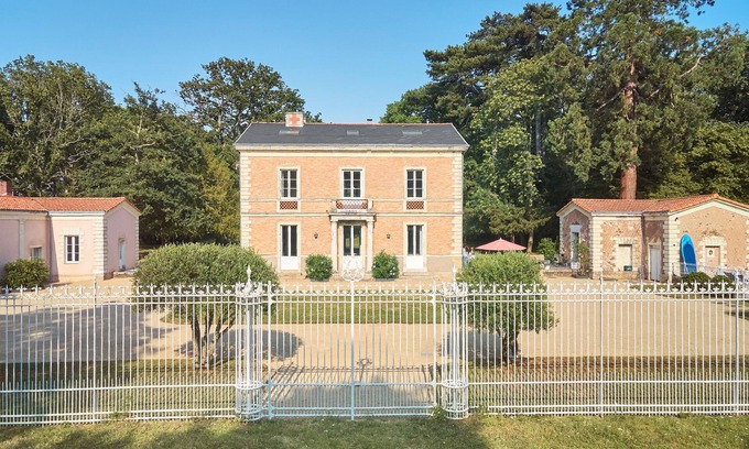Basse-Goulaine Other | Inviting Maison de Maître with Pool for 16 Guests