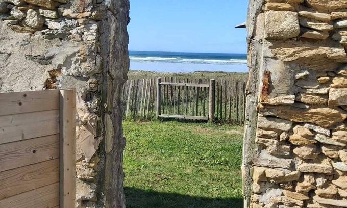 Plovan House | Seaside Retreat with Breathtaking Views and Family Amenities