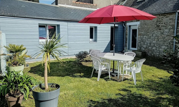 Kerroch House | Cozy Maison de Pecheur: Ideal for Families & Pet Lovers