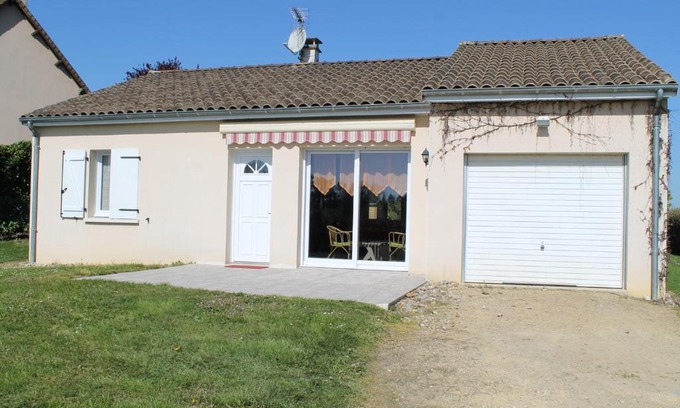 La Roche-Posay House | Cozy Maison with Garden Near Thermes St Roch for Families