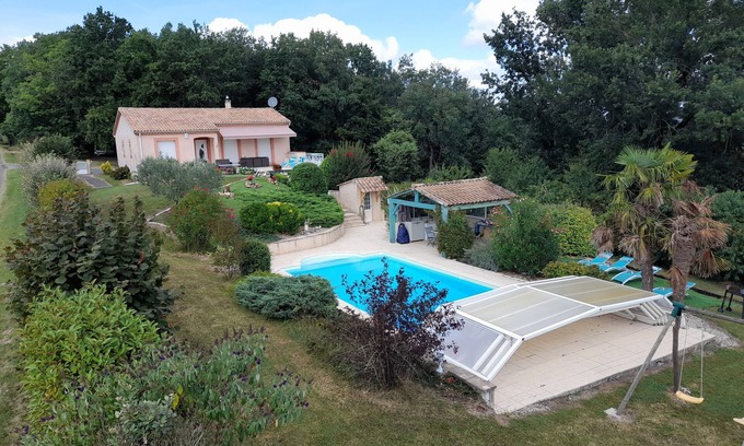 Cancon House | Scenic Maison de Plain Pied: Relax by the Private Pool