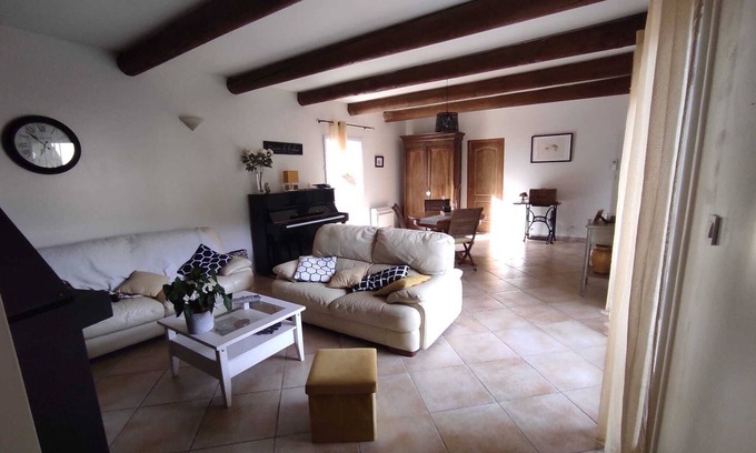 Caderousse House | Relaxing Maison de Quartier: Ideal for Families Near Avignon
