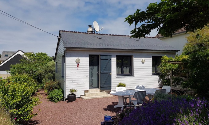 Barneville-Carteret House | Beachside Getaway: Maison de Vacances Near the Shore