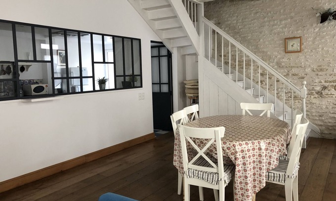 Le Chateau-d'Oleron House | Cozy Townhouse Just 200m from the Beach with Ocean Views