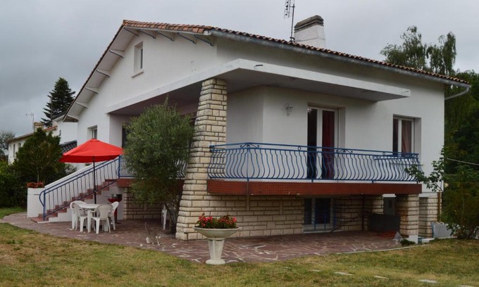 Saint-Sulpice-de-Royan House | Oceanfront Getaway: Maison de vacances with Family Amenities