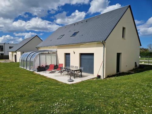 Saint-Come-de-Fresne House | Seaside Escape at Maison Scherman Bord de Mer - 8.6/10