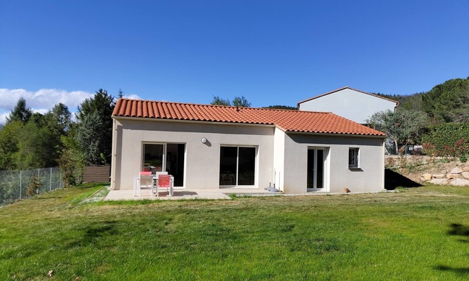 Vernet-les-Bains House | Relaxing Maison de Vacances with Ocean View & Spa Amenities