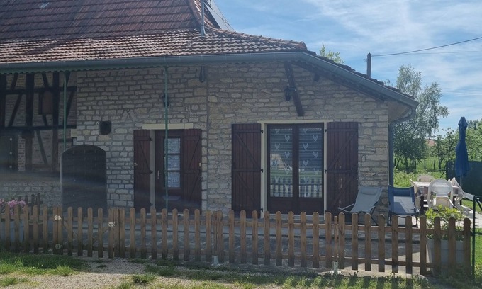 Montret House | Quaint Farmhouse Retreat in Burgundy for Families
