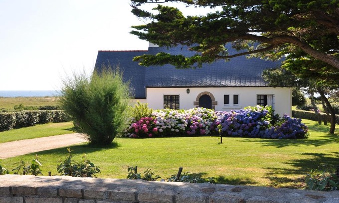 Tregunc House | Beachfront Retreat with Ocean Views and Pet-Friendly Amenities
