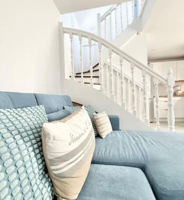 Audierne House | Seaside Family Retreat Close to Beaches - 4-Star Hotel
