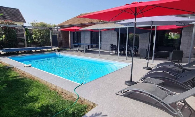 Lesmont House | Idyllic Maison de Vacances avec Piscine - La Maison des Lacs