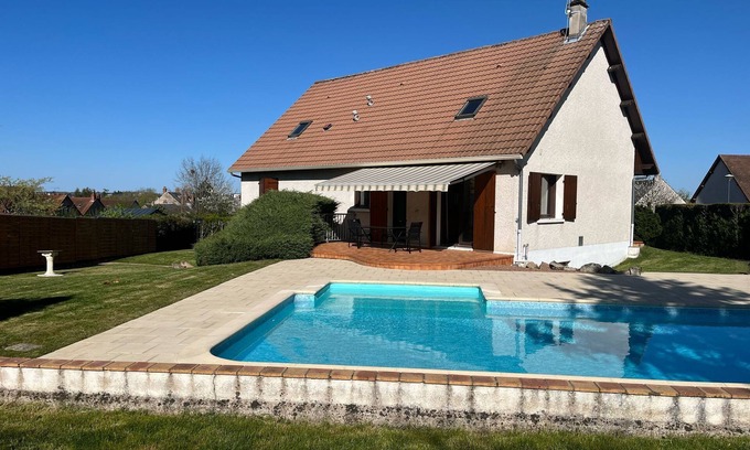 Nevers House | Beautiful Maison de Vacances with Pool and Lush Garden