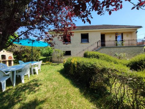 Lanquais House | Relaxing Maison de Vacances en Dordogne with Ocean View