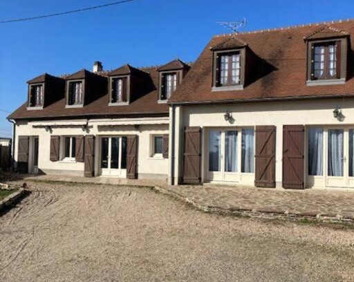 Portes de la Creuse en Marche House | Relax at Maison de vacances: 4-Star Family-Friendly Retreat