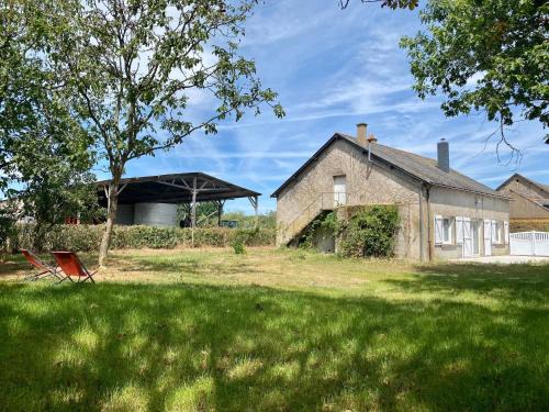 Le Gavre House | Ideal Retreat: Cozy Holiday Home by the Forest with Garden