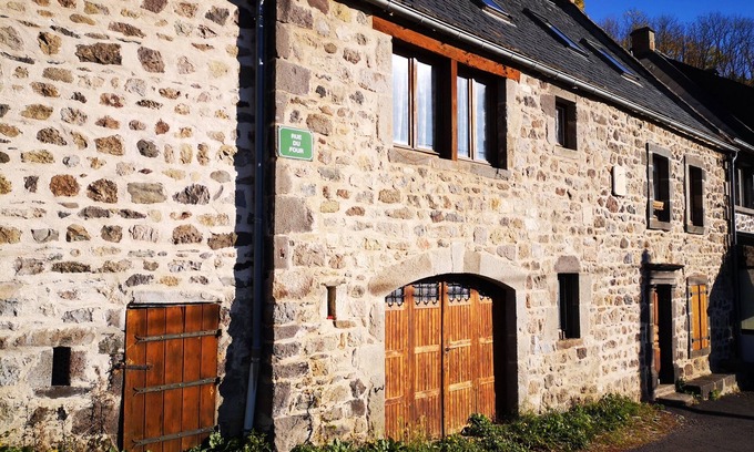 Jassat House | Cozy Stay at Maison de Varennes with Breakfast Included