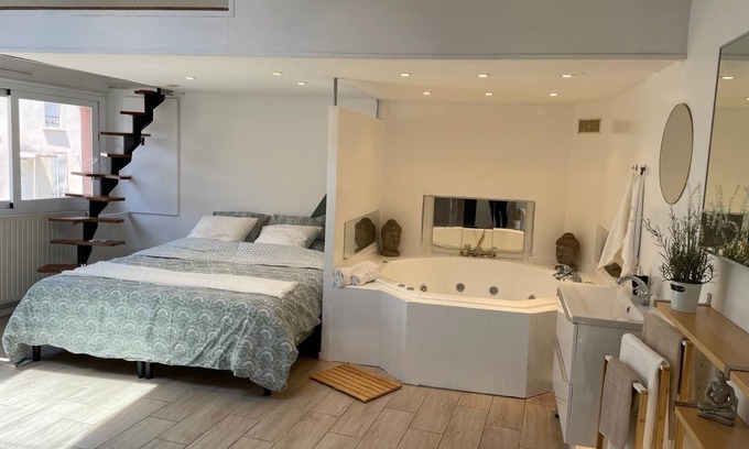 La Redoute-Le Fort House | Relaxing Maison de Ville with Hot Tub Near Arc de Triomphe