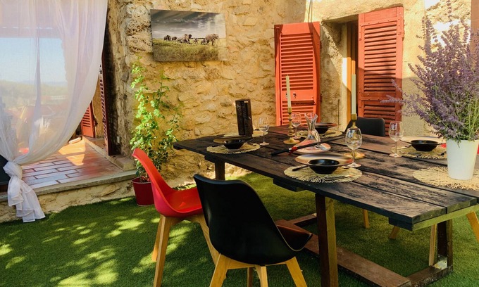 Meyrargues House | Maison de village authentique proche Aix - 4 pers