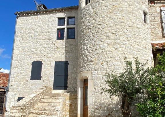 Mauroux House | Charming Maison de Village: Guest Rated 9.7, Pet Friendly