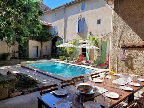 Le Cailar Villa | Explore Maison de village du XVII siècle in Beautiful Camargue