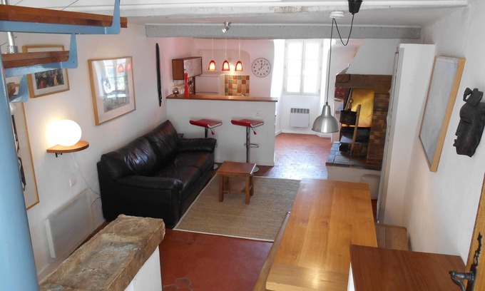 Coursegoules Apartment | Cozy Village Getaway with Balcony and Mountain Views